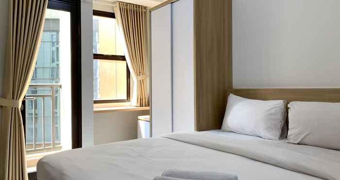 Kamar Tidur Minimalist Studio Apartment at Transpark Cibubur By Travelio