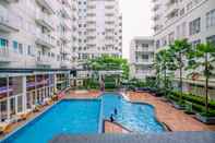 Kolam Renang Homey and Modern Look 2BR Bogor Icon Apartment By Travelio