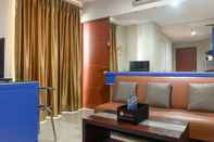 Lobby Cozy 1BR Apartment at Green Central City Glodok By Travelio