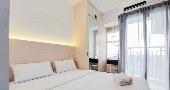 Kamar Tidur Simply and Well Furnished Studio at Serpong Garden Apartment By Travelio