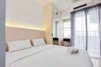 Kamar Tidur Simply and Well Furnished Studio at Serpong Garden Apartment By Travelio