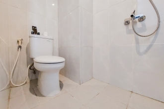 In-room Bathroom 4 Simply and Well Furnished Studio at Serpong Garden Apartment By Travelio