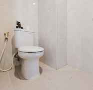 Toilet Kamar 3 Simply and Well Furnished Studio at Serpong Garden Apartment By Travelio