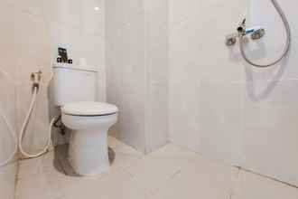 Toilet Kamar 4 Simply and Well Furnished Studio at Serpong Garden Apartment By Travelio