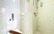 Toilet Kamar 5 Modest 2BR Apartment at Jarrdin Cihampelas By Travelio