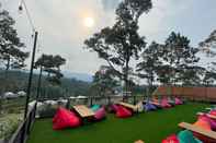 Bar, Cafe and Lounge Dmangku Farm