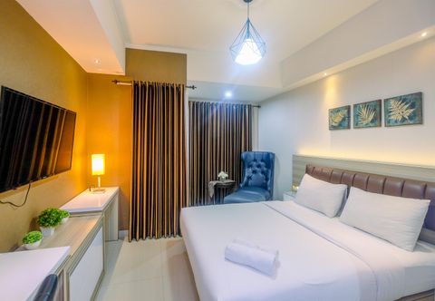 Bedroom Fully Furnished with Luxury Design Studio Apartment at The Oasis By Travelio