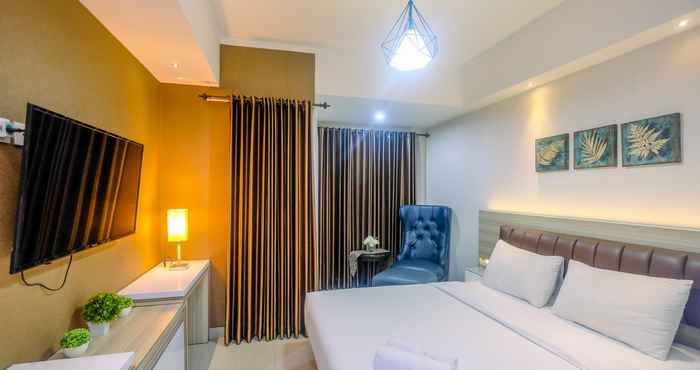 Bedroom Fully Furnished with Luxury Design Studio Apartment at The Oasis By Travelio