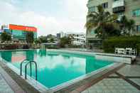 Swimming Pool Luxury Studio Semanggi Apartment By Travelio