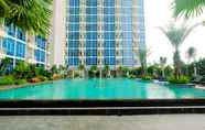 Kolam Renang 6 Well Designed and Strategic Studio Apartment at Capitol Park Residence By Travelio