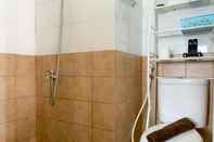 In-room Bathroom Comfortable and Modern Look 2BR Green Pramuka City Apartment By Travelio