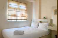 ห้องนอน Comfortable and Modern Look 2BR Green Pramuka City Apartment By Travelio