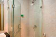 In-room Bathroom Elegant and Lavish 1BR at The Mansion Kemayoran Apartment By Travelio