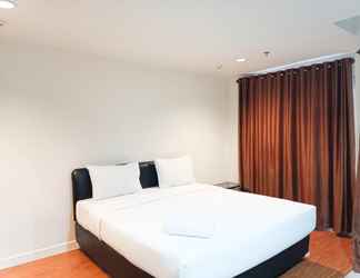 Bedroom 2 Comfortable and Nice Studio at Vida View Makassar By Travelio