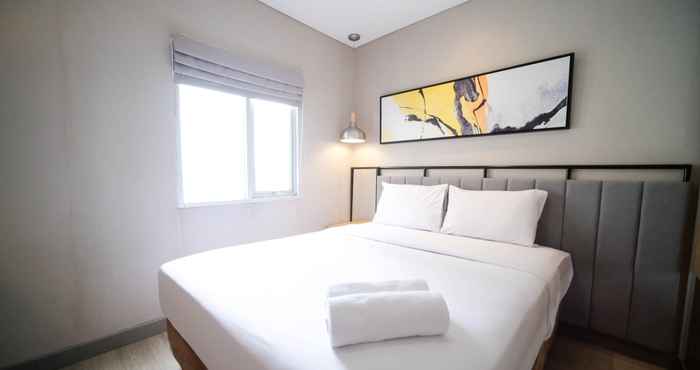 ห้องนอน Beautiful and Minimalist 1BR with Extra Room at Pavilion Permata Apartment By Travelio