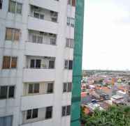 Bangunan 5 Beautiful and Minimalist 1BR with Extra Room at Pavilion Permata Apartment By Travelio