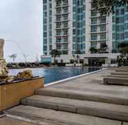 Swimming Pool 5 Homey and Best Location 1BR Apartment at Trillium Residence By Travelio