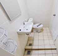 Toilet Kamar 3 Modern Look Studio at M-Town Residence Apartment near SMS Mall By Travelio