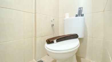 Toilet Kamar 4 Homey Studio (No Kitchen) Apartment at Osaka Riverview PIK 2 Apartment by Travelio