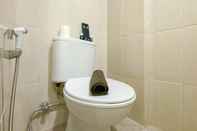 Toilet Kamar Enjoy Living and Homey Studio Osaka Riverview PIK 2 Apartment By Travelio