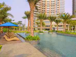 Kolam Renang 4 Cozy and Exclusive 1BR at Gold Coast Apartment By Travelio