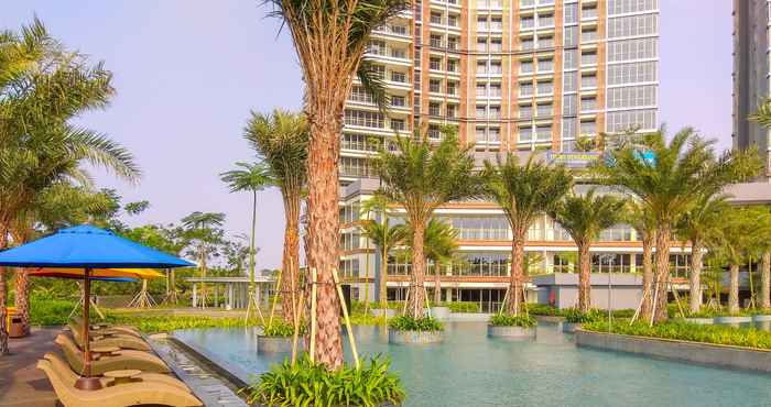 Swimming Pool Cozy and Exclusive 1BR at Gold Coast Apartment By Travelio