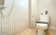 Toilet Kamar 3 Spacious 2BR Apartment at Cinere Resort By Travelio