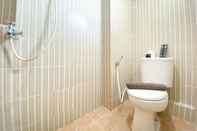 Toilet Kamar Spacious 2BR Apartment at Cinere Resort By Travelio