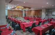 Ruangan Fungsional 6 Howard Johnson by Wyndham Pekalongan