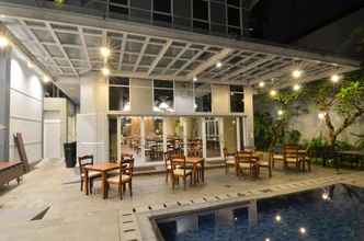 Restaurant 4 Howard Johnson by Wyndham Pekalongan