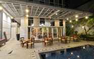 Restaurant 3 Howard Johnson by Wyndham Pekalongan