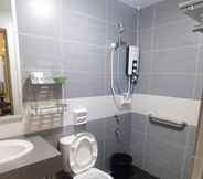 In-room Bathroom 4 Kuching Town TT3 Soho Homestay - A Home To Stay