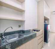 อื่นๆ 4 Fully Furnished with Cozy Design Studio Apartment at Transpark Cibubur By Travelio