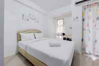 Kamar Tidur Nice and Fancy Studio at Urbantown Serpong Apartment By Travelio