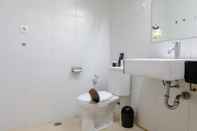 In-room Bathroom Homey Studio Apartment at 6th Floor Beverly Dago By Travelio