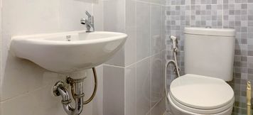 In-room Bathroom 3 Homey Studio Apartment at Tokyo Riverside PIK 2 By Travelio