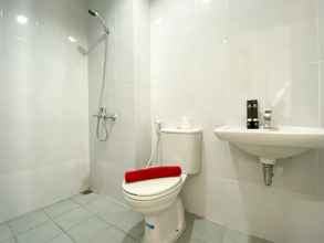 In-room Bathroom 4 Enjoy Living Studio Apartment at Patraland Urbano By Travelio