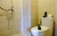 Toilet Kamar 3 Simply Homey 2BR Apartment at 11st Floor Pinewood By Travelio