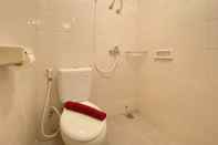 Toilet Kamar Homey and Best Studio at Signature Park Grande Apartment By Travelio