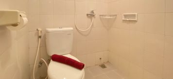 객실 내 욕실 2 Homey and Best Studio at Signature Park Grande Apartment By Travelio