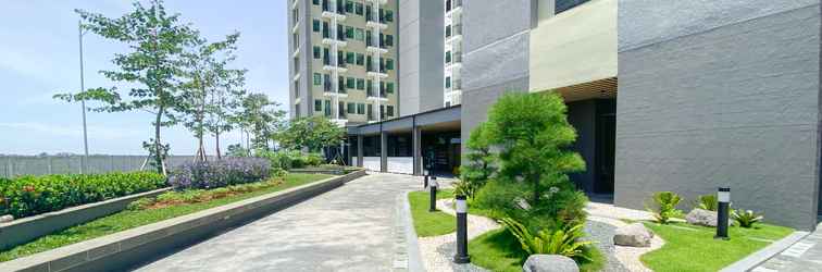 Lobby Simply Look Studio Apartment at Osaka Riverview PIK 2 By Travelio