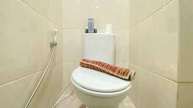 Toilet Kamar 4 Simply Look Studio Apartment at Osaka Riverview PIK 2 By Travelio