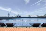 Kolam Renang Simply Look Studio Apartment at Osaka Riverview PIK 2 By Travelio