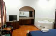 Kamar Tidur 7 Platinum Hotel by Bluebookers