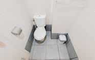 Toilet Kamar 2 Warm and Simply Look Studio Apartment at Akasa Pure Living BSD By Travelio