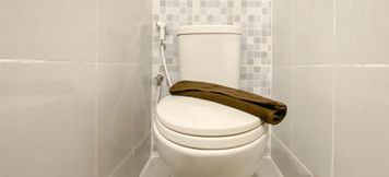 In-room Bathroom 5 Simply Studio Room Apartment at Tokyo Riverside PIK 2 By Travelio