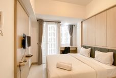 침실 Simply Studio Room Apartment at Tokyo Riverside PIK 2 By Travelio