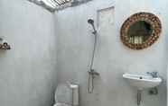 In-room Bathroom 7 La Royal Nusa Penida