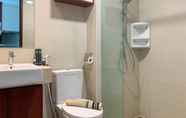 Toilet Kamar 4 Nice Studio Apartment at 17th Floor Green Sedayu By Travelio