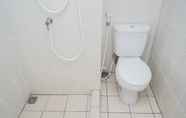 Toilet Kamar 6 Cozy and Simply 3BR Apartment at M-town Residence By Travelio